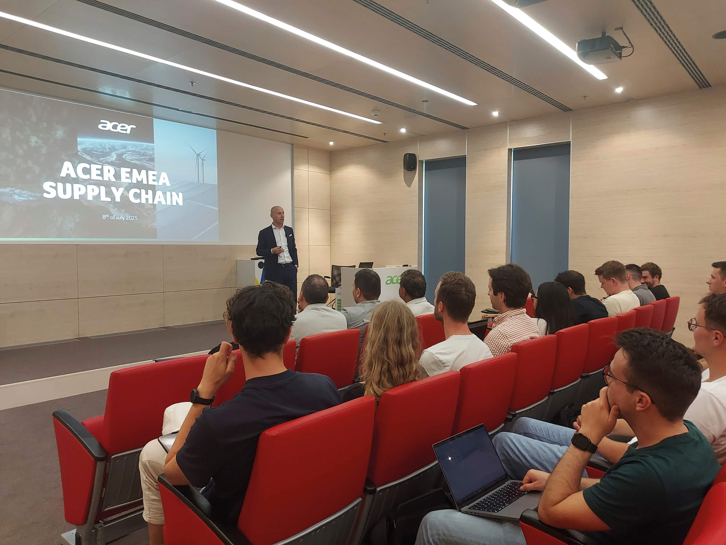 Studenti della SUPSI a lezione da ACER Europe